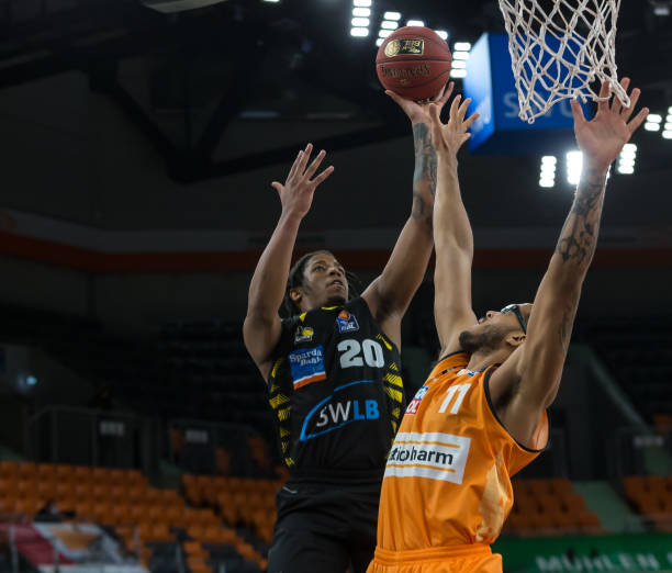 指挥后防线 指挥后防线